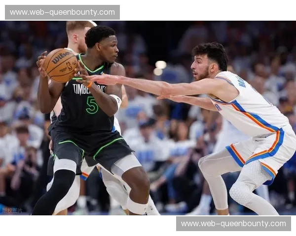 爱德华兹称森林狼双塔为防守基石 支持现有体系